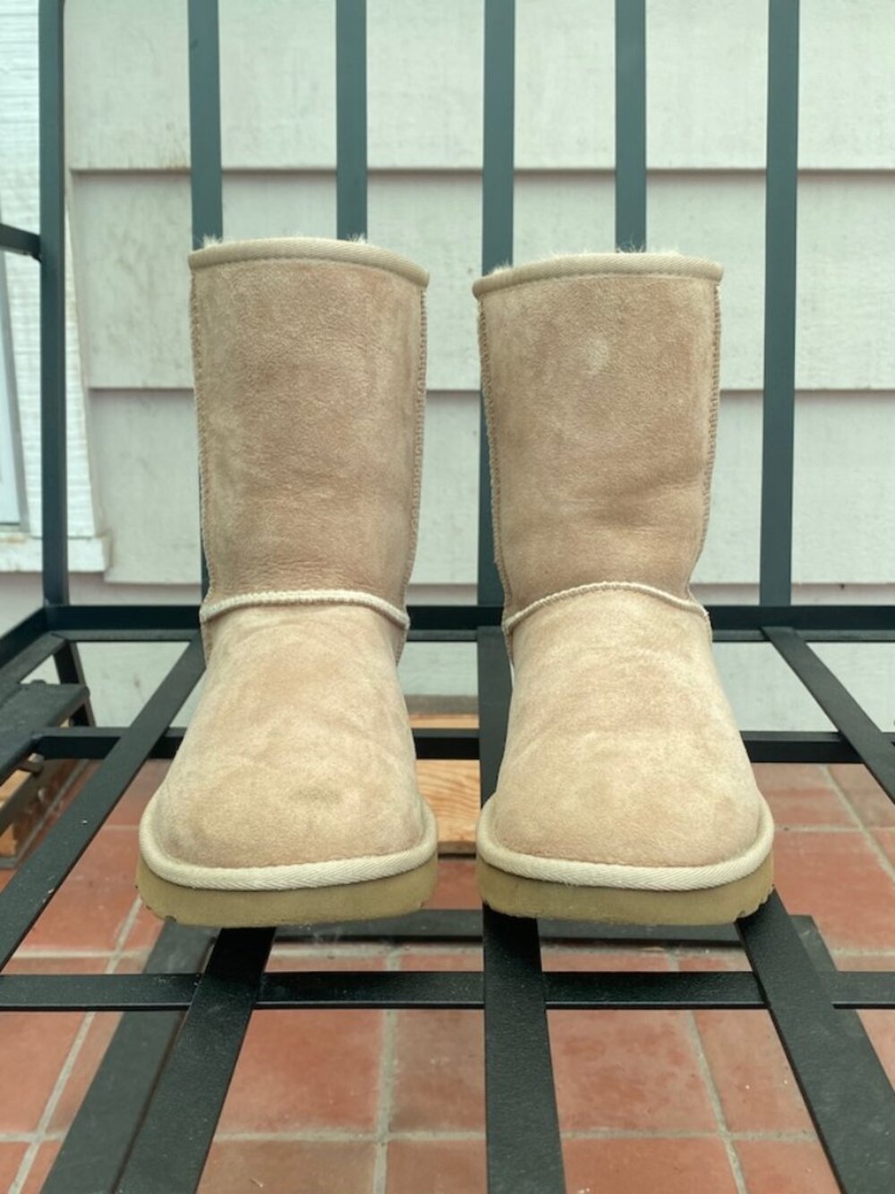 Uggs Women's Classic Short II, Size 6, color Sand